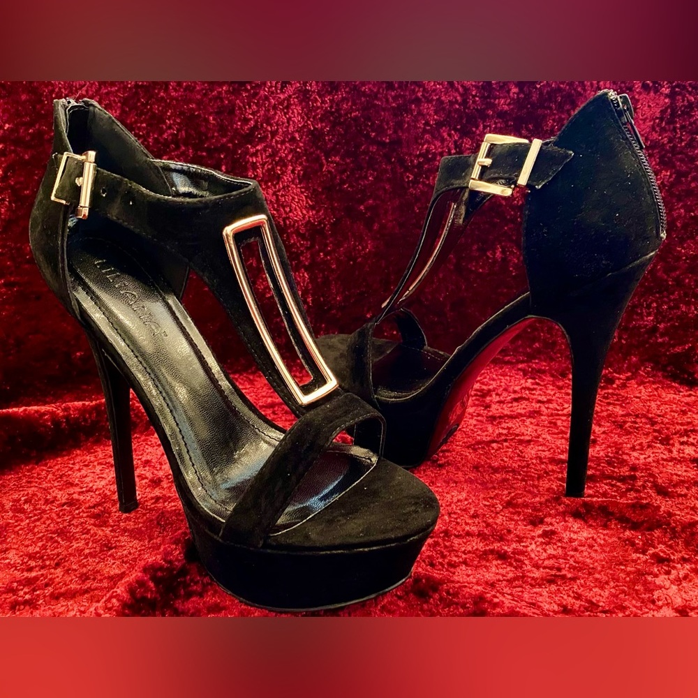 BNIB LILIANA PAULETTE-95 Black Velvet w/Gold Hardware Platform Heels Size 10